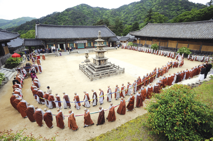 해인사 ‘대장경 국간판 이운’ 500여명 장엄