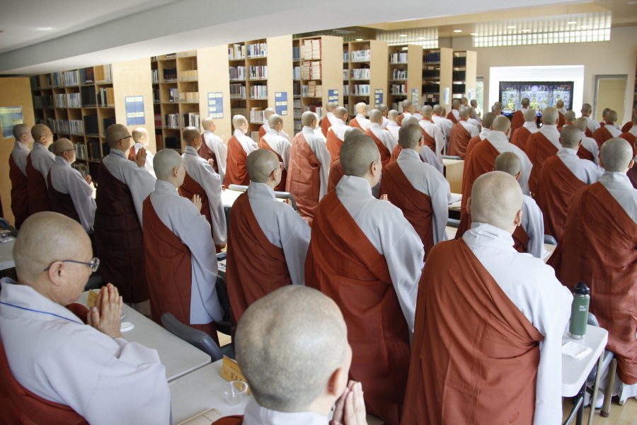 수원 봉녕사에서 열린 계율과 명상을 주제로 한 승려연수교육 입재식