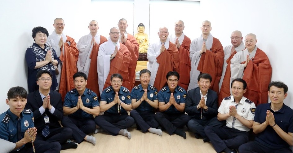 성남 중원경찰서 법우회는 6월26일 법당 개원법회 및 부처님 점안식을 봉행했다.