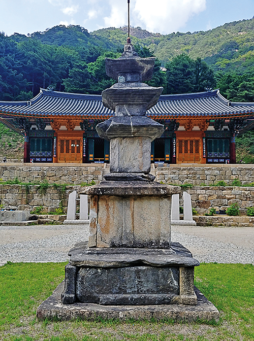 신라 창건설을 뒷받침하는 석탑.