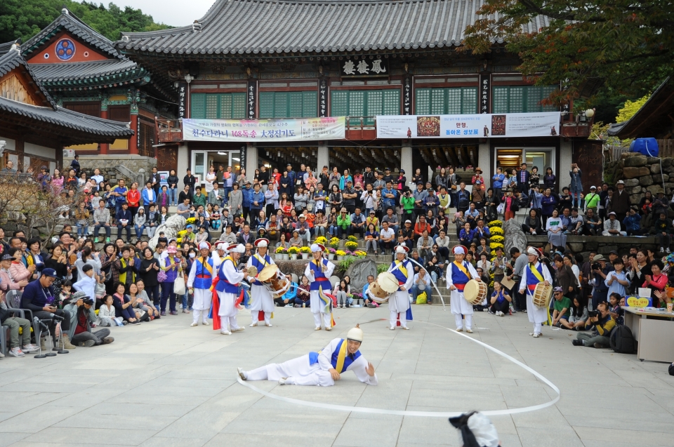 남사당놀이 공연단의 상모돌리기 공연=불교신문 자료사진.