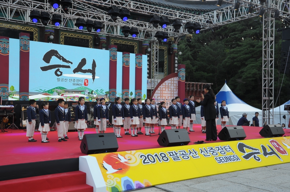 브루나어린이합창단의 승시 개막 공연=불교신문 자료사진.