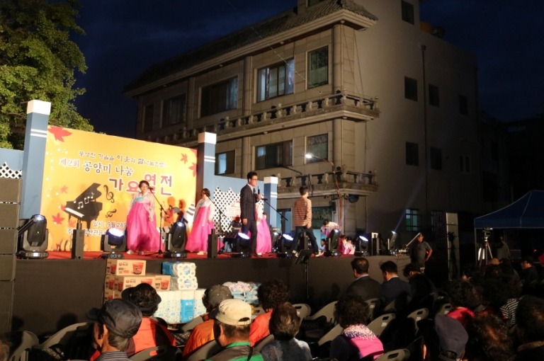 익산 관음사가 가을을 맞아 공양미 나눔을 주요 내용으로 한 음악회를 열었다.