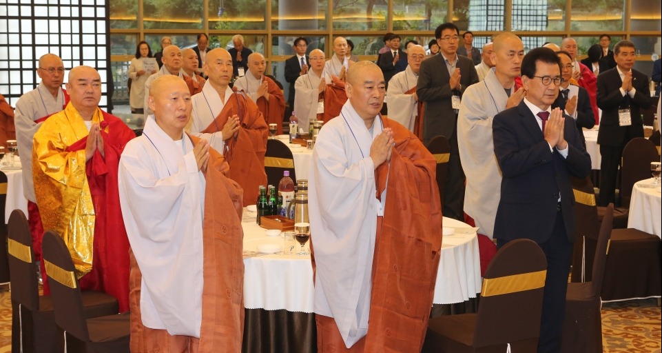 충북불교총연합회와 충청북도는 10월7일 청주 M컨벤션에서 도정발전 기원법회를 봉행했다.