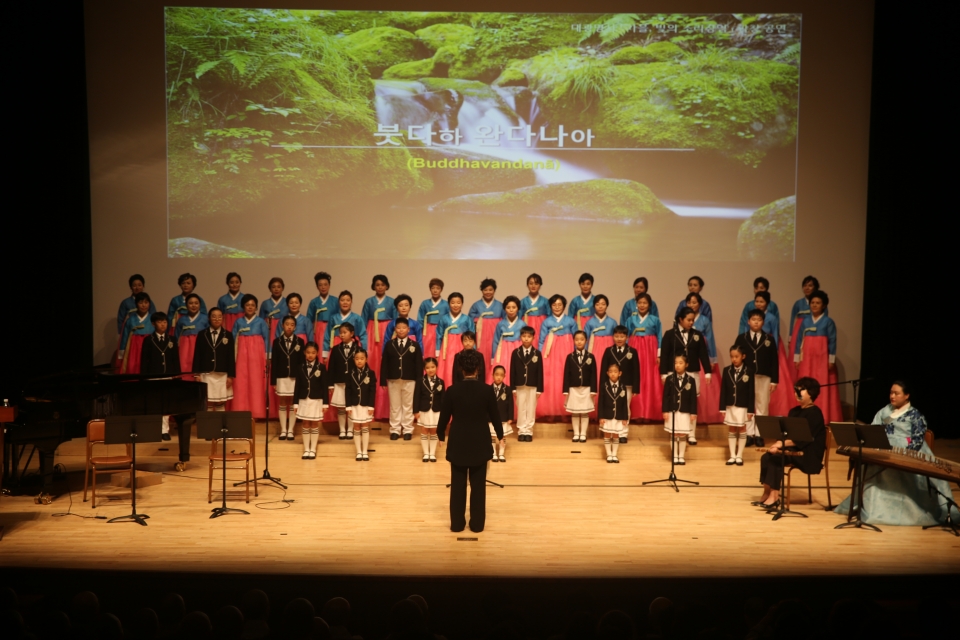 대광명사는10월14일 해운대문화회관에서 개원10주년 기념 합창공연을 개최했다.