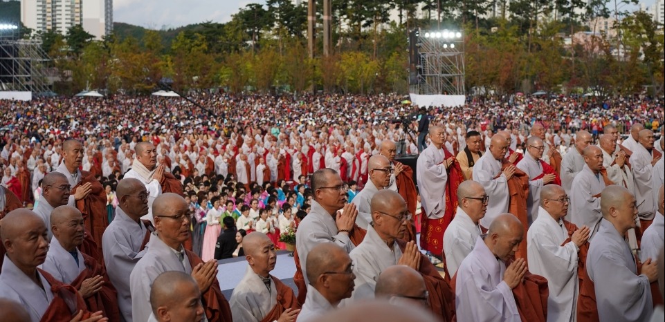 행사장에 운집한 1500여명의 스님과 대중들.