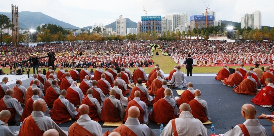 부산불교문화대축제 조직위가 주최한 '부산시민과 함께하는 불교문화대축제'가 10월20일 부산시민공원 잔디광장에서 개최됐다.