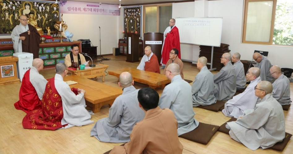 대전불교총연합회는 10월21일 임시총회를 개최하고 대흥사 주지 원각스님을 신임회장으로 선출했다.