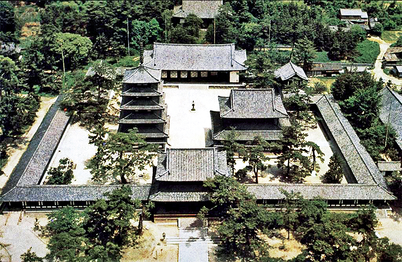 백제계 일본인인 쇼토쿠태자가 창건한 호류지. 이 절에 있는 ‘불감’인 다마무시즈시는 백제관음, 구세관음상, 금동석가삼존상, 금당벽화와 함께 한반도 불교가 일본에 끼친 영향을 보여주고 있다.