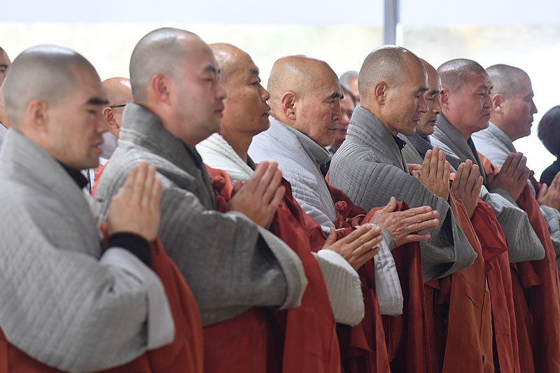 11월11일 동안거 결제 입재식에 참석한 상월선원 대중 스님들의 모습.