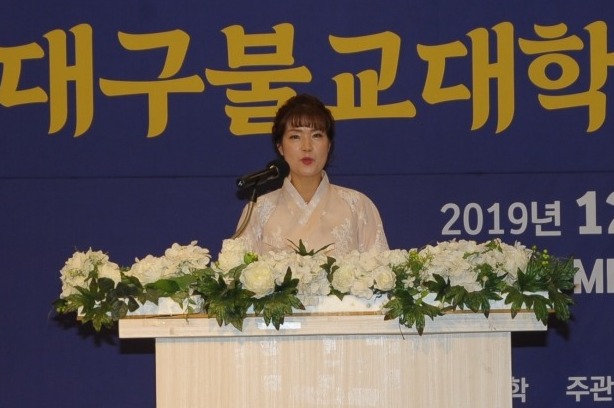 인사말을 전하는 박순선 총동문회장.