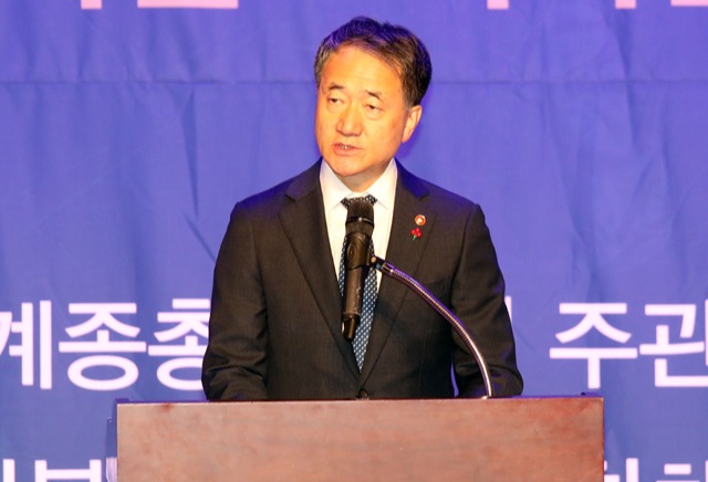 박능후 보건복지부 장관이 축사하는 모습.