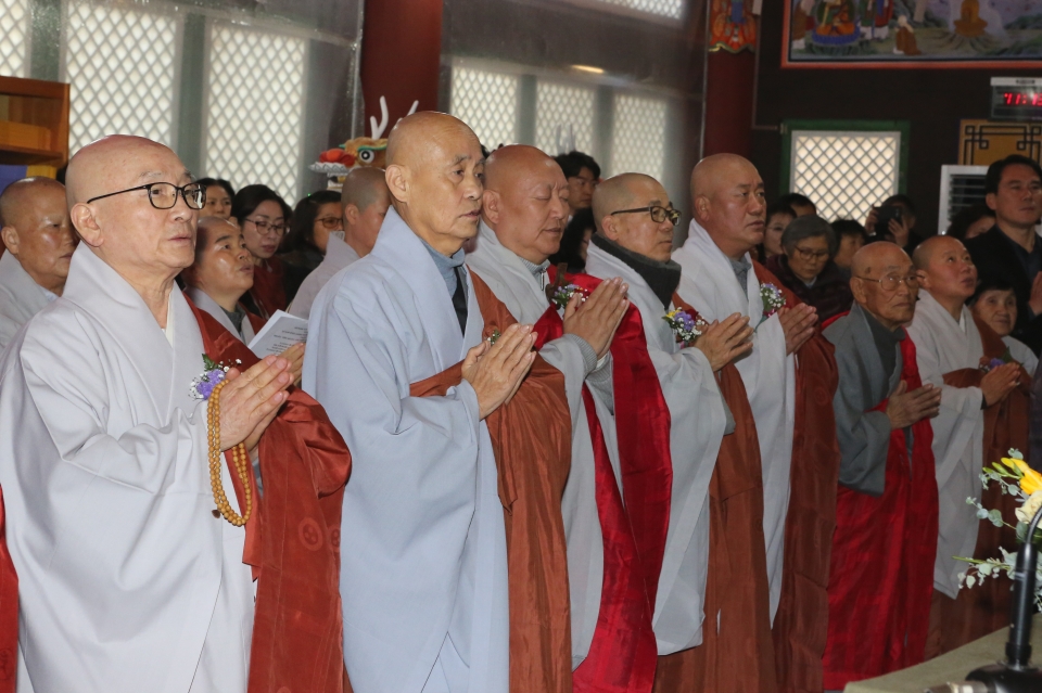 천안불교사암연합회는 1월10일 보명사에서 신년하례법회 및 회장 이취임식을 봉행했다.