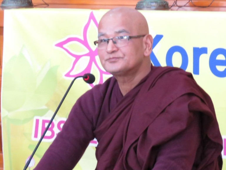 네팔불교협회 종정 마아야트리아 스님이 네팔지역의 낙후된 의료서비스 현황과 협약식의 의미를 설명하고 있다.