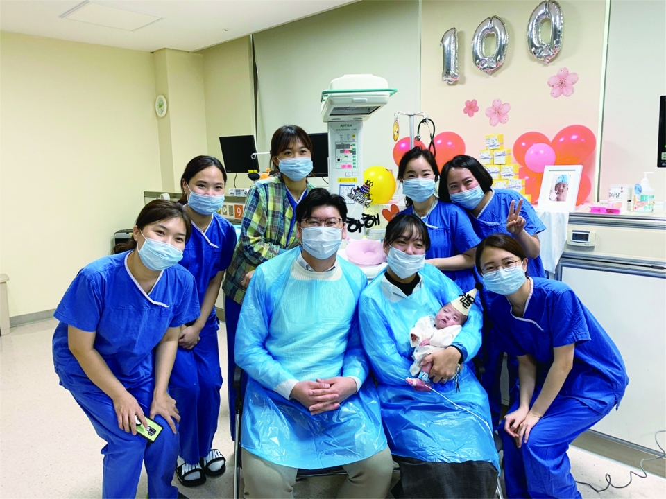 수기공모전 3등상을 수상한 전민흠 씨는 미숙아로 태어난 자녀 ‘율이’를 정성으로 돌봐준 동국대 의료진에게 감사를 표했다. 사진제공=동국대 의료원