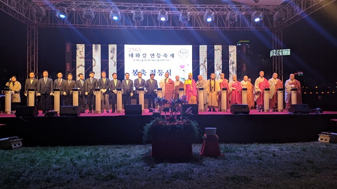 불기2563년 부처님오신날을 축하하며 거행된 2019 태화강 연등축제 모습. 불교신문