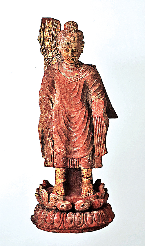 양나라 551년에 조성된 아육왕상은 높이가 48.5cm로, 성도박물관에서 볼 수 있다.
