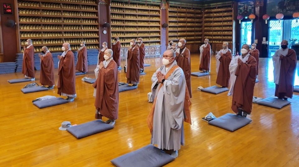 한국불교전통의례전승원이 4월21일 서울 구룡사 만불보전에서 제9회 입학식을 열고 2020년도 학사 일정을 시작했다.