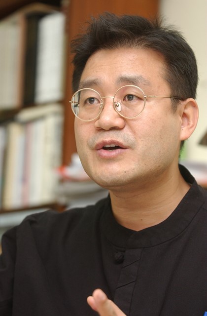제24대 한국불교학회장에 당선된 고영섭 동국대 교수.  불교신문 자료사진.