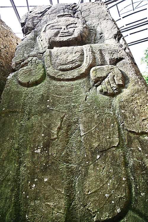 경주 단석산 신선사 마애미륵불입상은 신라 7세기 중엽에 조성됐다. 불입상 8.2m. 사진=문화재청