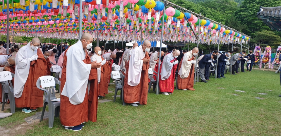 세종시불교사암연합회는 5월23일 영평사에서 부처님오신날 봉축법요식을 봉행했다.