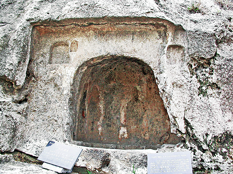 7세기 후반 당나라 하남성 낙양 용문석굴에 조성된 신라상감.