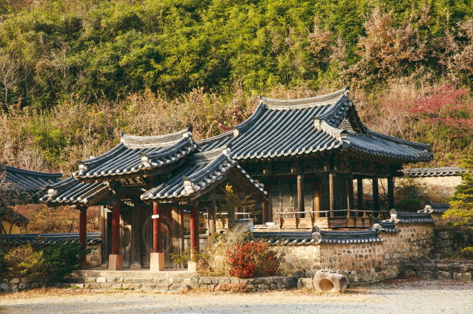 문화재청은 경북 유형문화재 제470호 의성 고운사 연수전을 보물로 지정예고했다.