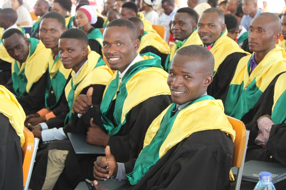 종단이 해외 교육사업으로 추진한 아프리카 탄자니아 보리가람농업기술대학의 지속적인 결실을 위해 보리수 장학금 모연에 나섰다. 지난해 9월 열린 첫 졸업식 모습.