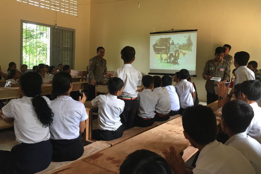 지구촌공생회는 과거 내전과 전쟁으로 약 1000만개의 지뢰가 매설된 캄보디아의 지뢰제거를 위한 모연을 진행한다.