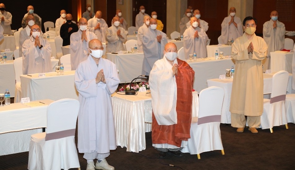 7월14일 열린 한국불교종단협의회 정기총회 및 이사회에서 스님들이 삼귀의와 반야심경을 봉독했다.