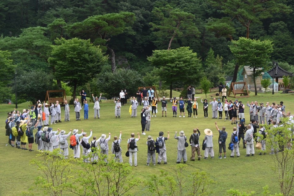 예비순례를 마무리하고 상월선원 결사와 한국불교 중흥을 외치는 참가자들