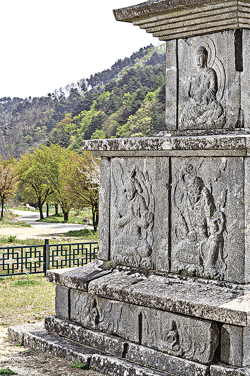 통일신라시대 9세기 중엽 세워진 진전사지 삼층석탑, 높이 5m. 사진=김민규