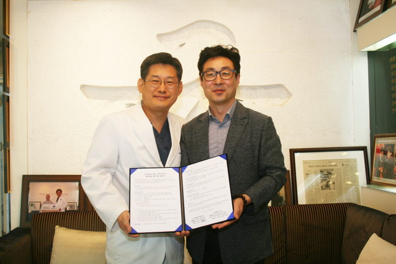 8월21일 서울 궁플란트치과와 하계종합사회복지관의 협력병원 제휴 업무협약 모습.