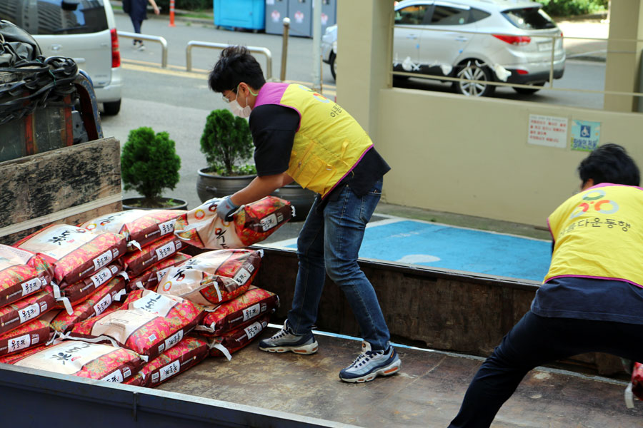 서울 연화정토사는 집중호우 피해복구 모연 캠페인에 수재의연품으로 쌀 4000kg을 기탁했다.