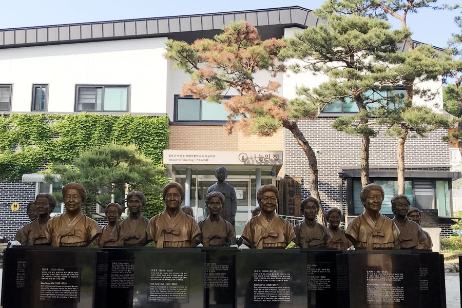 광주 나눔의집에 있는 일본군 위안부 피해 할머니들의 흉상.