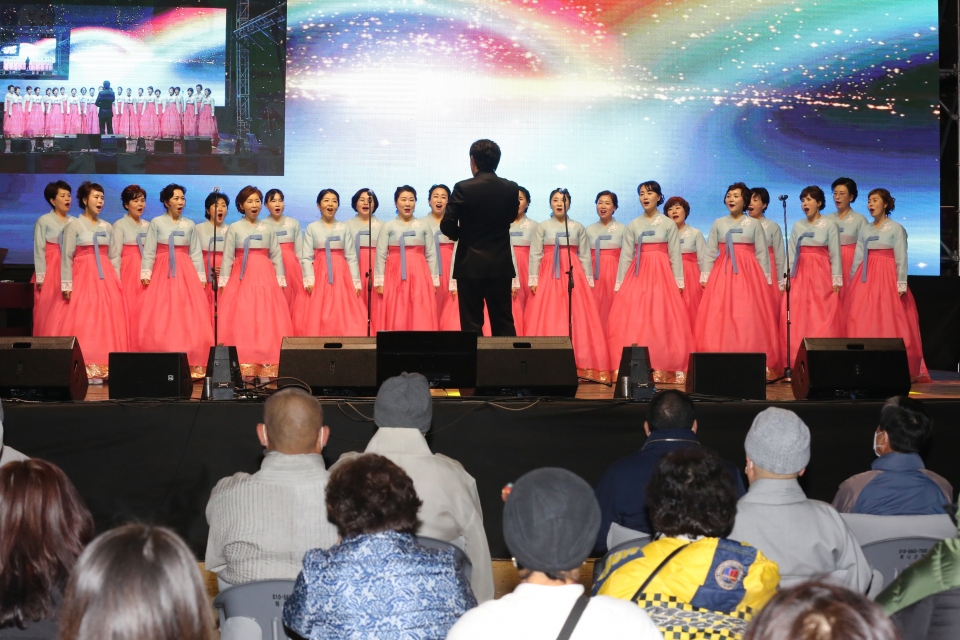 마곡사는 10월24일 경내 특설무대에서 유네스코 세계유산 등재 기념 산사음악회를 개최했다.