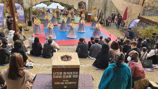 올해로 11회를 맞는 난치병 이식대기자를 돕기 위한 자선음악회가 지난 10월31일 용인 김미화 마을에서 성황리에 열렸다.
