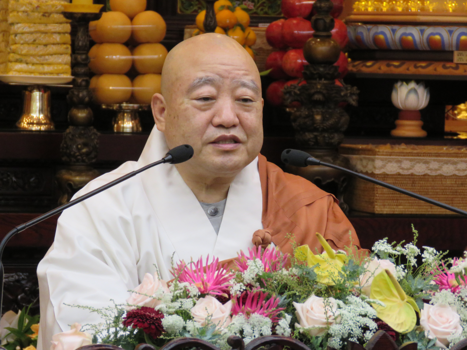 점안법회에 증명법사로 참석한 조계종 총무원장 원행스님은 "도량과 부처님을 조성해 모시는 것은 법보시 가운데 으뜸인 법보시"라고 설했다.