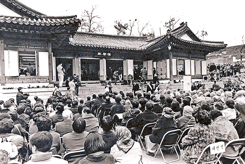 김영한 보살의 희사로 ‘맑고 향기롭게’ 근본도량이 된 길상사의 1997년 창건 모습.
