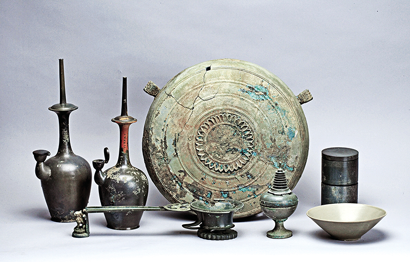 麟角寺出土佛教供養具組