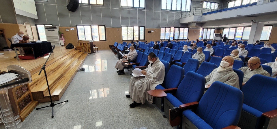 불기 2565년 전라북도 부처님오신날 봉축위원회가 출범과 함께 첫 회의를 열고 있다.