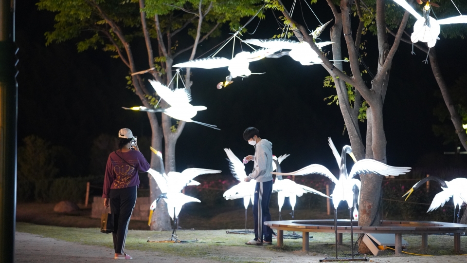 울산광역시불교종단연합회는 5월7일부터 9일까지 태화강국가정원 축제마당에서 2021 태화강 연등축제 ‘연등을 품은 태화강 달빛문화제’를 개최했다.
