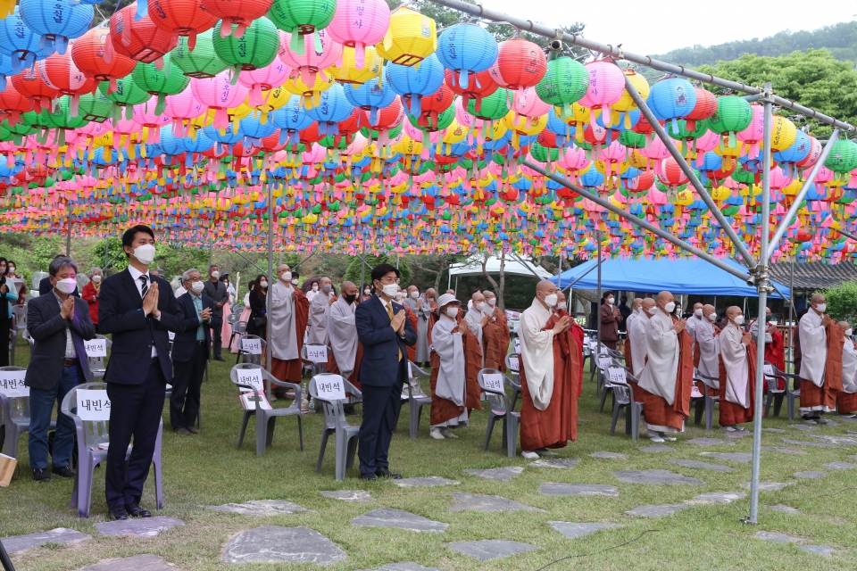세종시불교사암연합회는 5월8일 영평사에서 봉축법요식을 봉행했다.