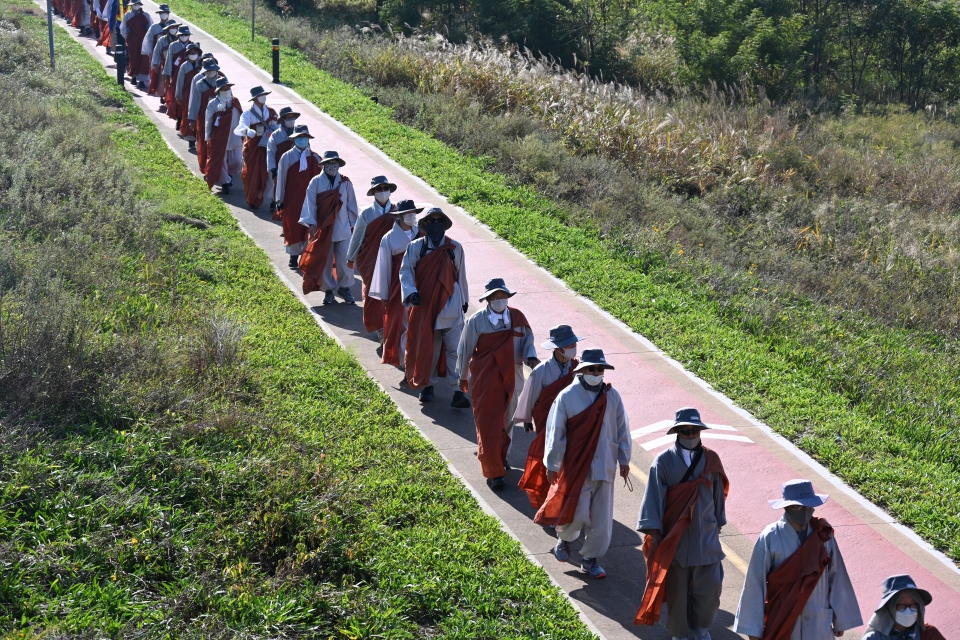지난해 대구 동화사를 출발해 서울 봉은사까지 펼쳐진 만행결사 자비순례.