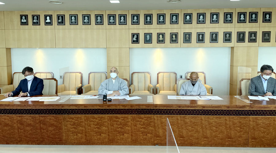 2019년 상월선원 동안거 천막결사로부터 출발한 불교 중흥의 결사가 지난해 자비순례를 거쳐 다시 한국불교 성지를 상징하는 삼보사찰로 이어지게 됐다. 순례 계획을 발표하고 있는 박기련 지원단장, 총도감 호산스님, 단장 겸 지객 원명스님, 정충래 동국대 이사(왼쪽부터ㅕ).