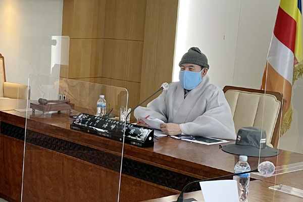 상월선원 만행결사 순례단을 이끌고 있는 회주 자승스님이 회의를 주재하고 있다.