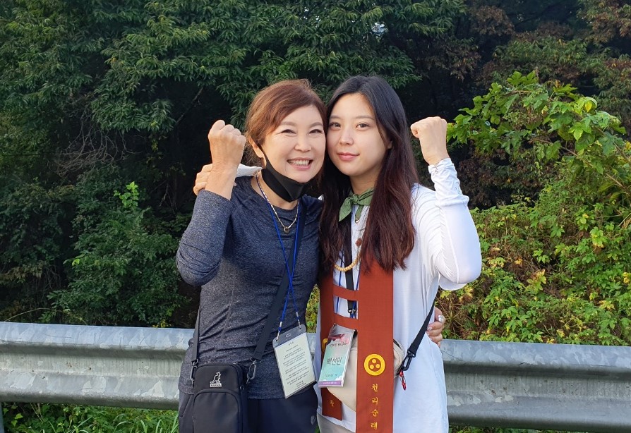 삼보사찰 천리순례 유일한 모녀 참가자. 하정수 박선민 모녀.