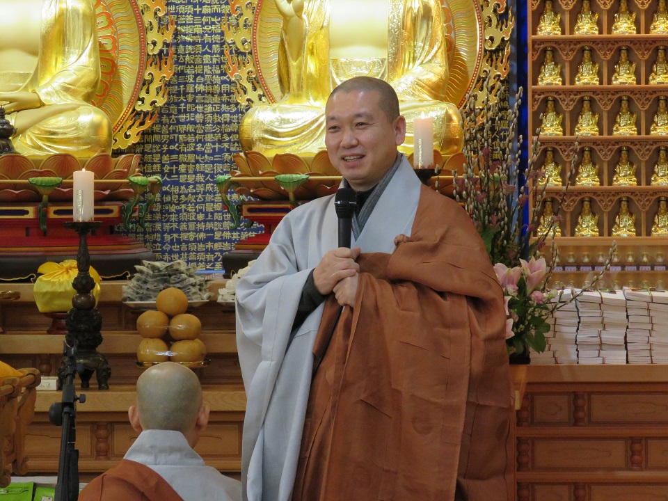 통도사 염불원장 영산스님도 바라밀선원의 3000일 기도 회향을 축하했다.