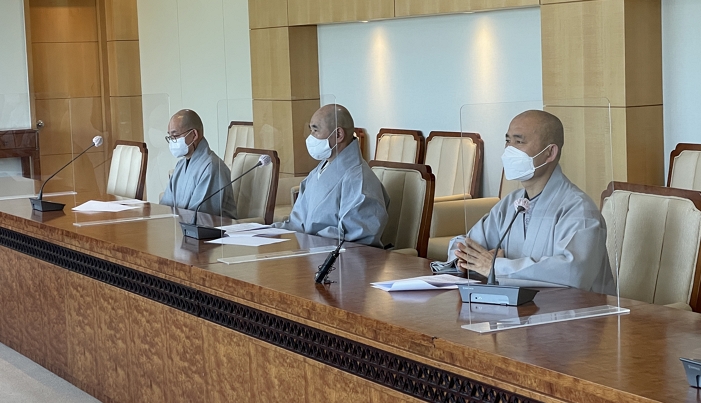 상월결사는 월정사 순례를 앞둔 4월20일 평화순례를 평화 방생순례로 확장한다고 발표했다. 사진 왼쪽부터 아름다운동행 상임이사 일화스님, 상월결사 총도감 호산스님, 상월결사 지객 원명스님.