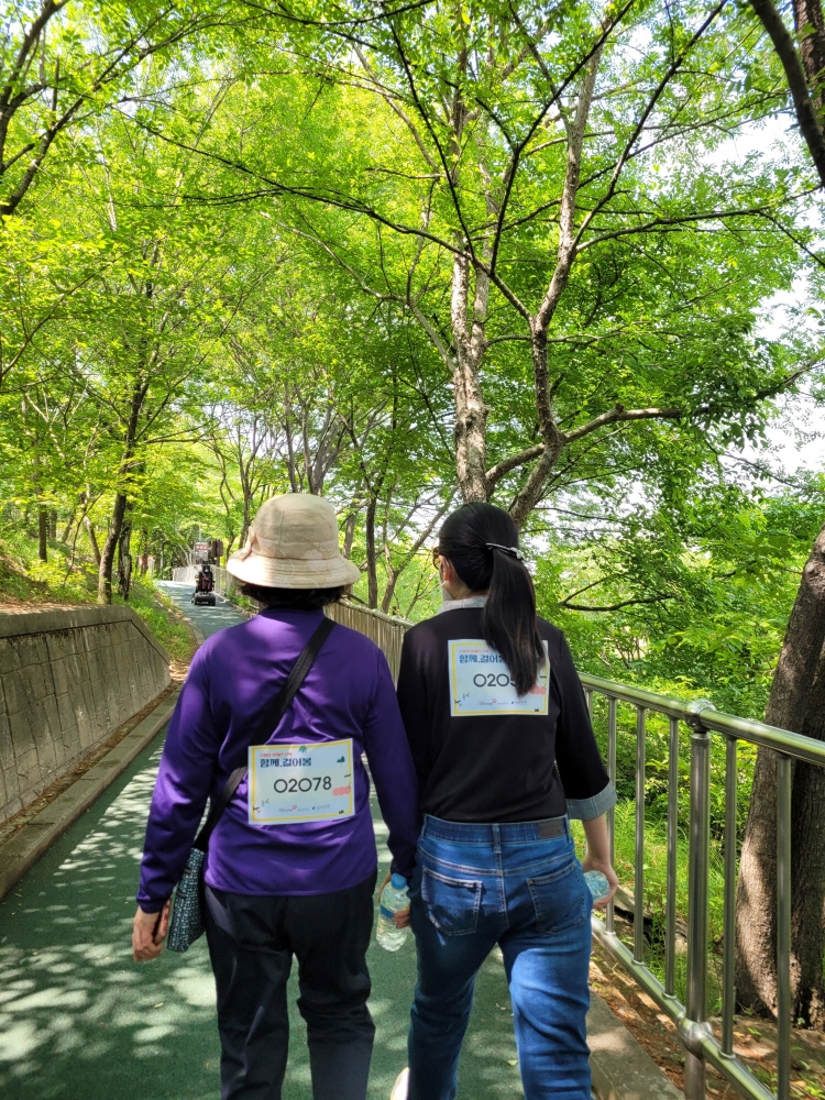 5월26일 강남구 양재천 인근에서 ‘함께, 걸어봄’ 걷기대회를 개최했다.